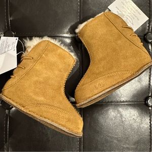 Brand New in Box Ugg Chestnut Infants Boots I Boo size medium 12/18 months